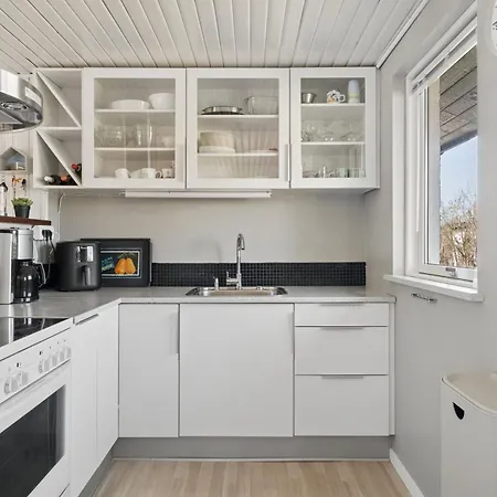 For 6 Near And Town Holiday home *