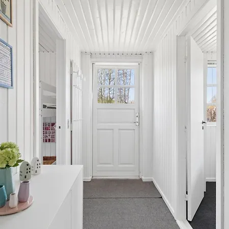 For 6 Near And Town Holiday home Hals