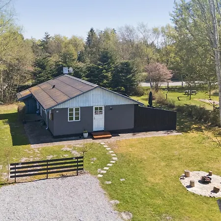 Holiday home For 6 Near And Town Hals
